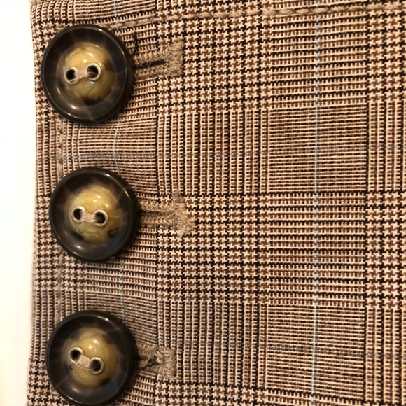 Guess Plaid Bermuda Shorts - Picture 5 of 7